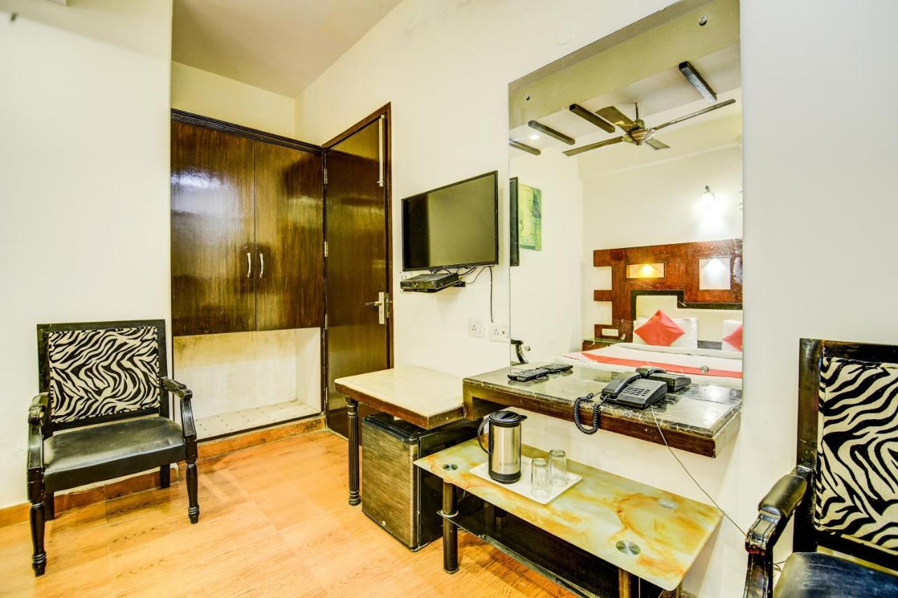 Oyo Hotel Asko International Near Gurudwara Shri Bangla Sahib Нью-Делі Екстер'єр фото