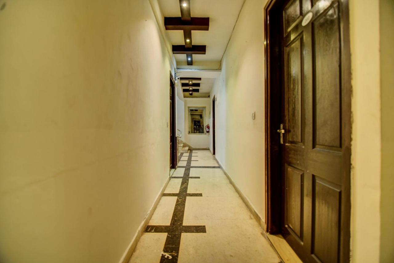 Oyo Hotel Asko International Near Gurudwara Shri Bangla Sahib Нью-Делі Екстер'єр фото